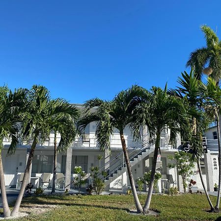 Pelican By The Sea Motel Pompano Beach Bagian luar foto