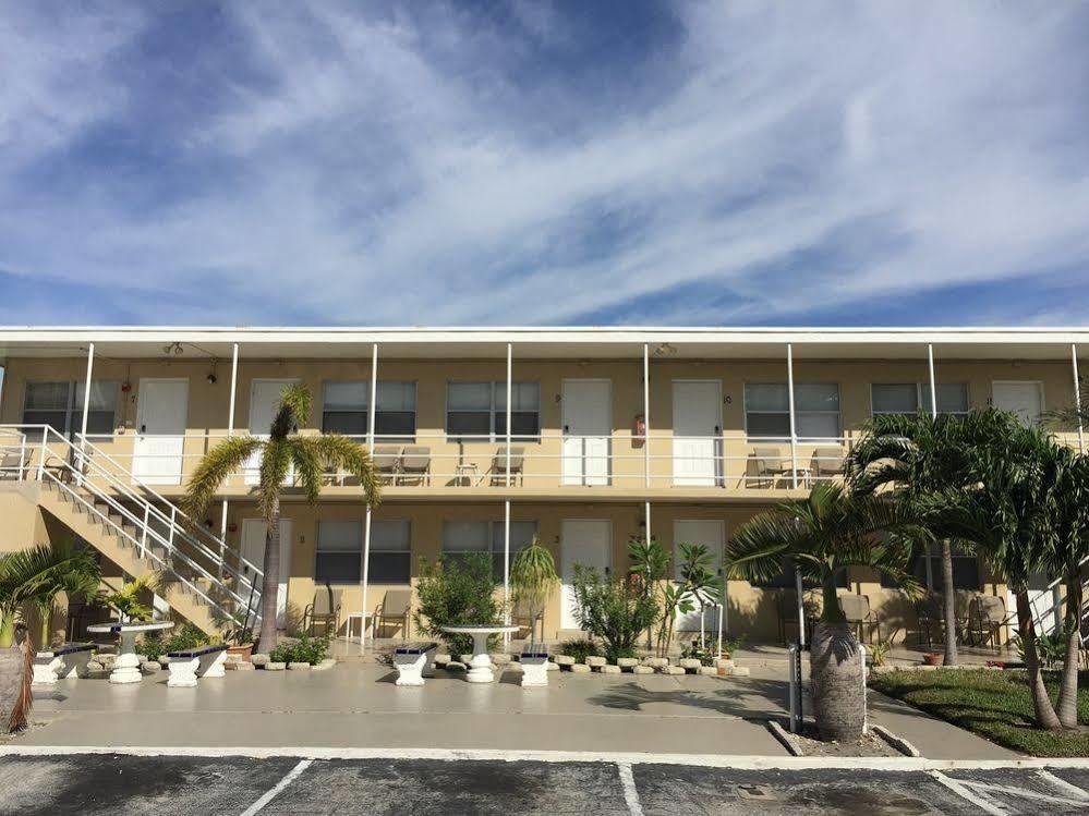 Pelican By The Sea Motel Pompano Beach Bagian luar foto